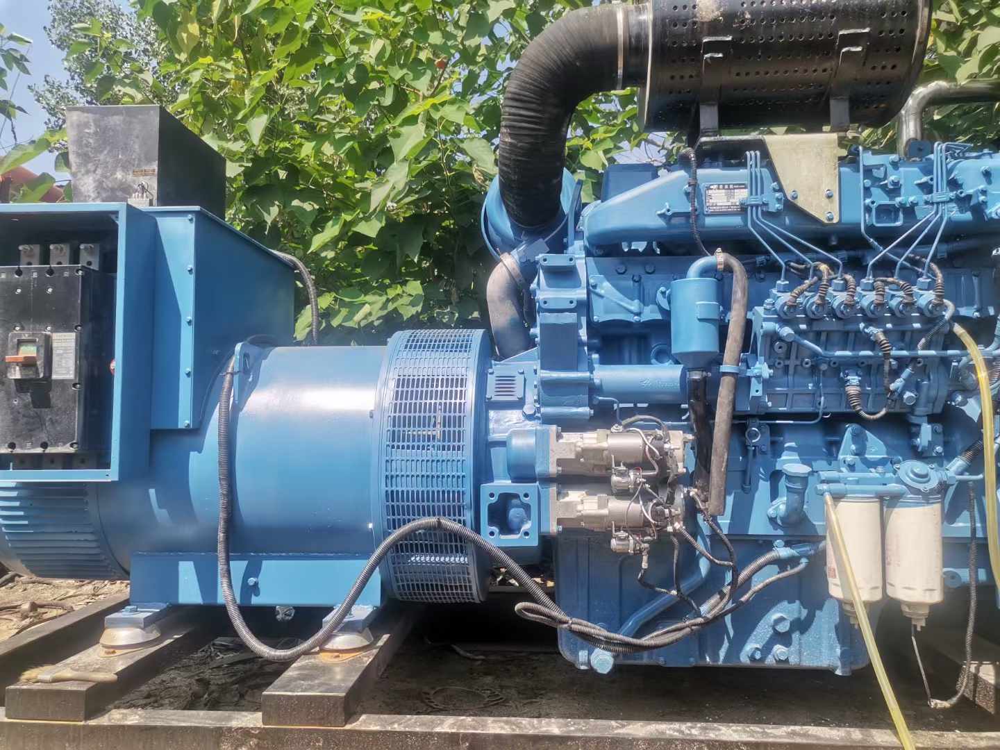 科尔沁右翼中详细说明降低 800kW 柴油发电机输出电流波动的方法