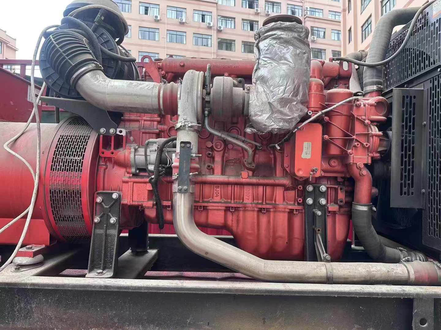 科尔沁右翼中如何选择适合 600kW 柴油发电机组的过载保护器？