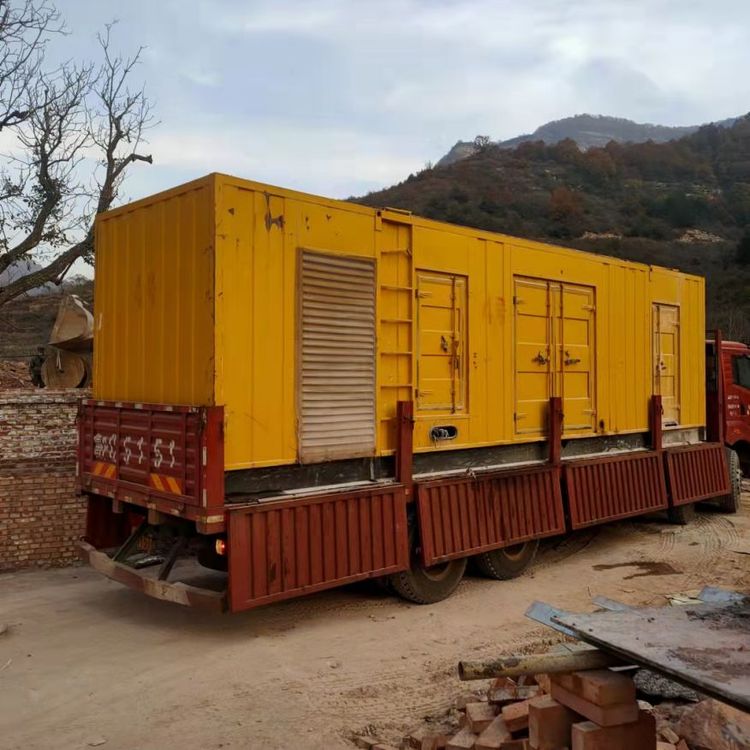 科尔沁右翼中200kW 发电机组在带电阻性负载时，输出功率会受到哪些因素的影响？