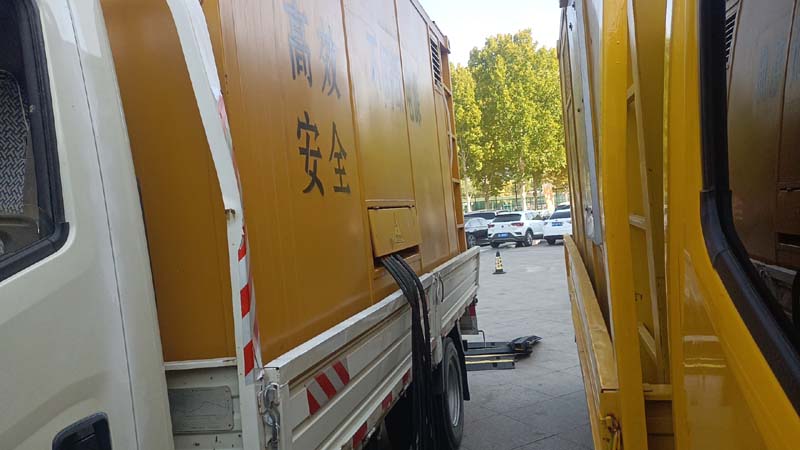 科尔沁右翼中如何判断柴油发电机组和UPS电源的切换时间是否符合要求？